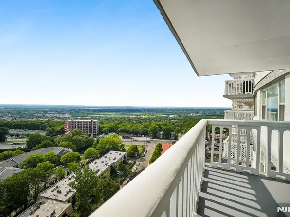 555 North Ave APT 21H, Fort Lee, NJ 07024
