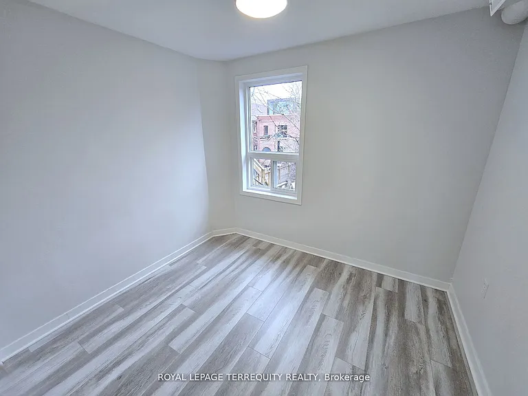 1037 Bathurst St #3 — Photo 8