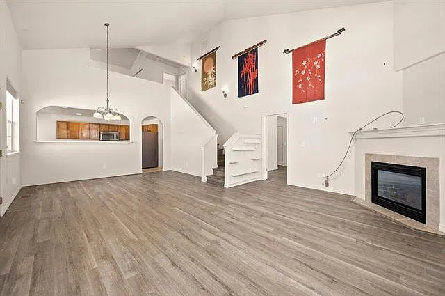 2 bed, 1922 sqft, $2,300 — Photo 4