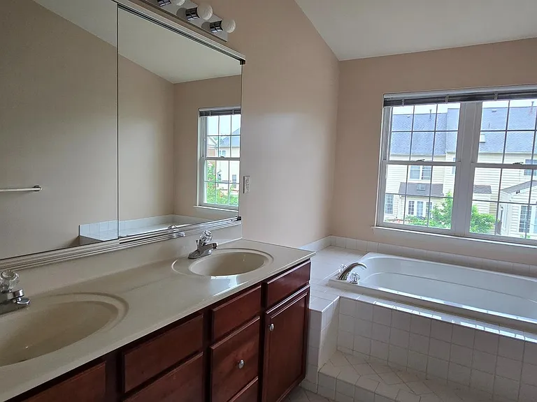 22614 Welborne Manor Sq — Photo 39