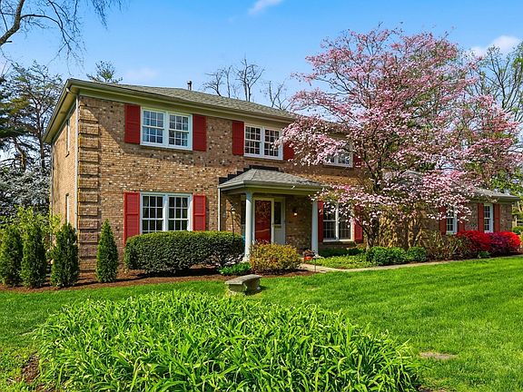 3rd image of 828 Cahaba Rd