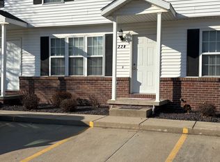 220 Crossing Dr, Normal, IL 61761