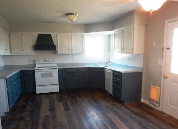 4th image of 7702 Lakefield Ct