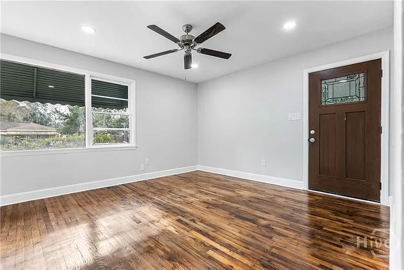3 bed, 828 sqft, $1,900 — Photo 4
