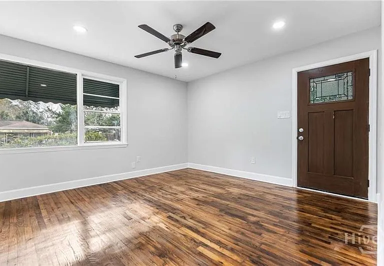 2102 Auburn St — Photo 4