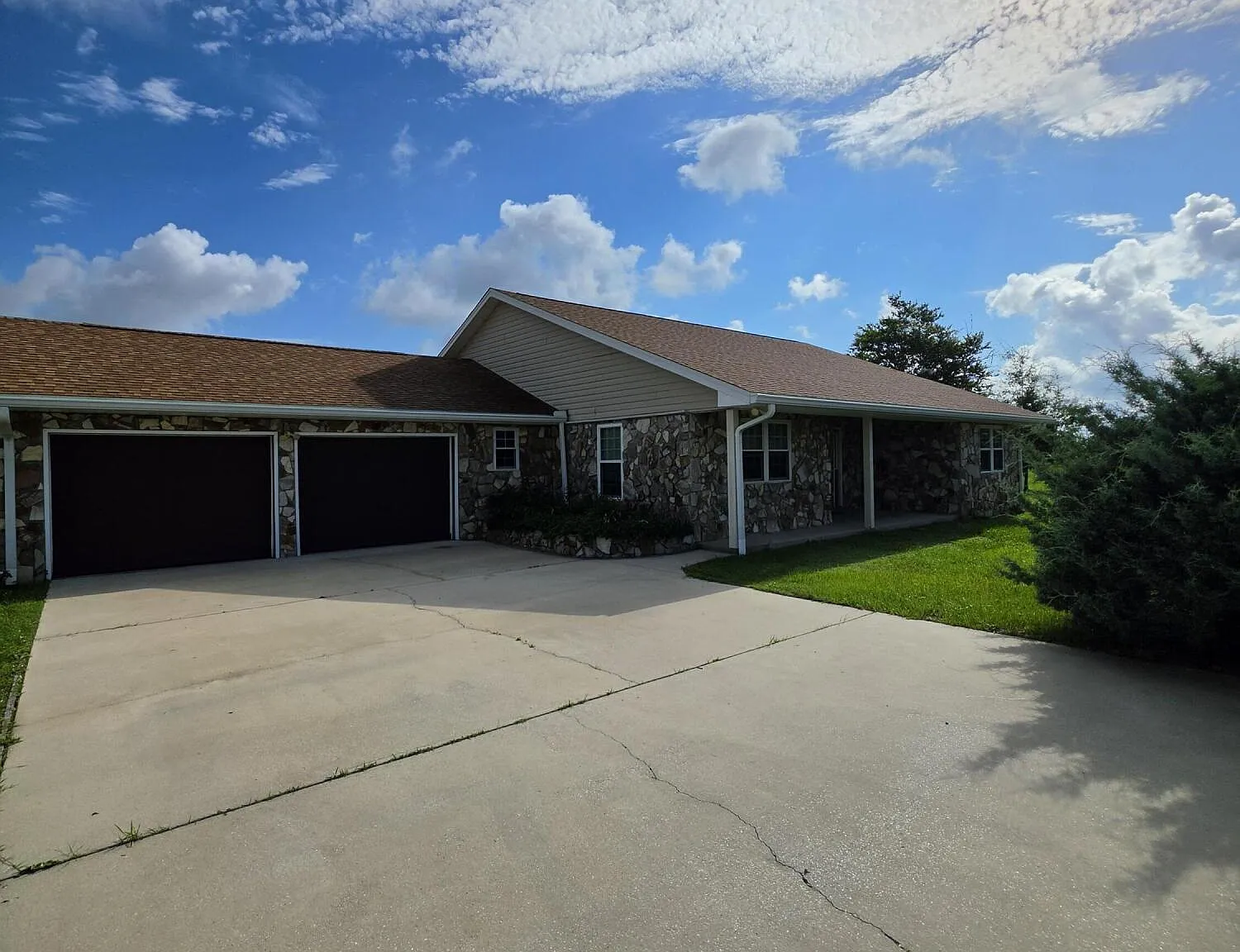3 bed, 1476 sqft, $2,200 — Photo 1