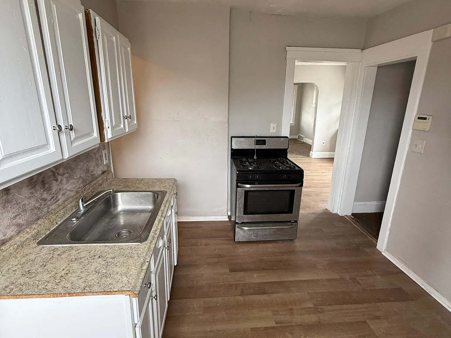 3 bed, 900 sqft, $925 — Photo 3
