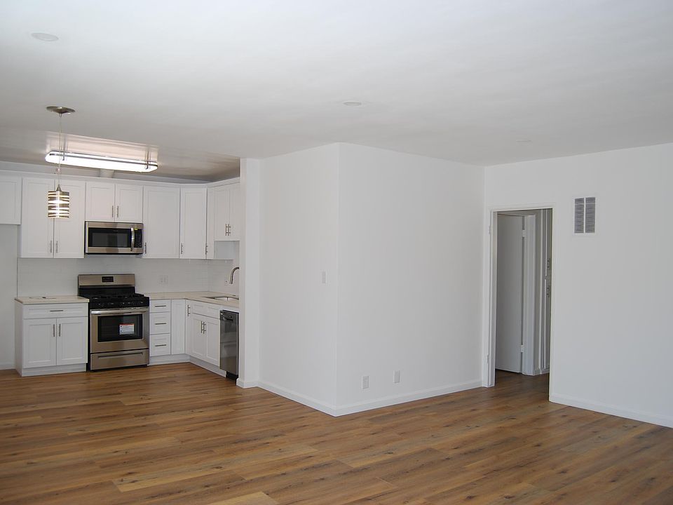 1st image of 11836 Gorham Ave