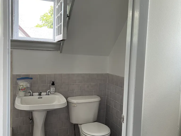 402 S Winebiddle St #3 — Photo 9