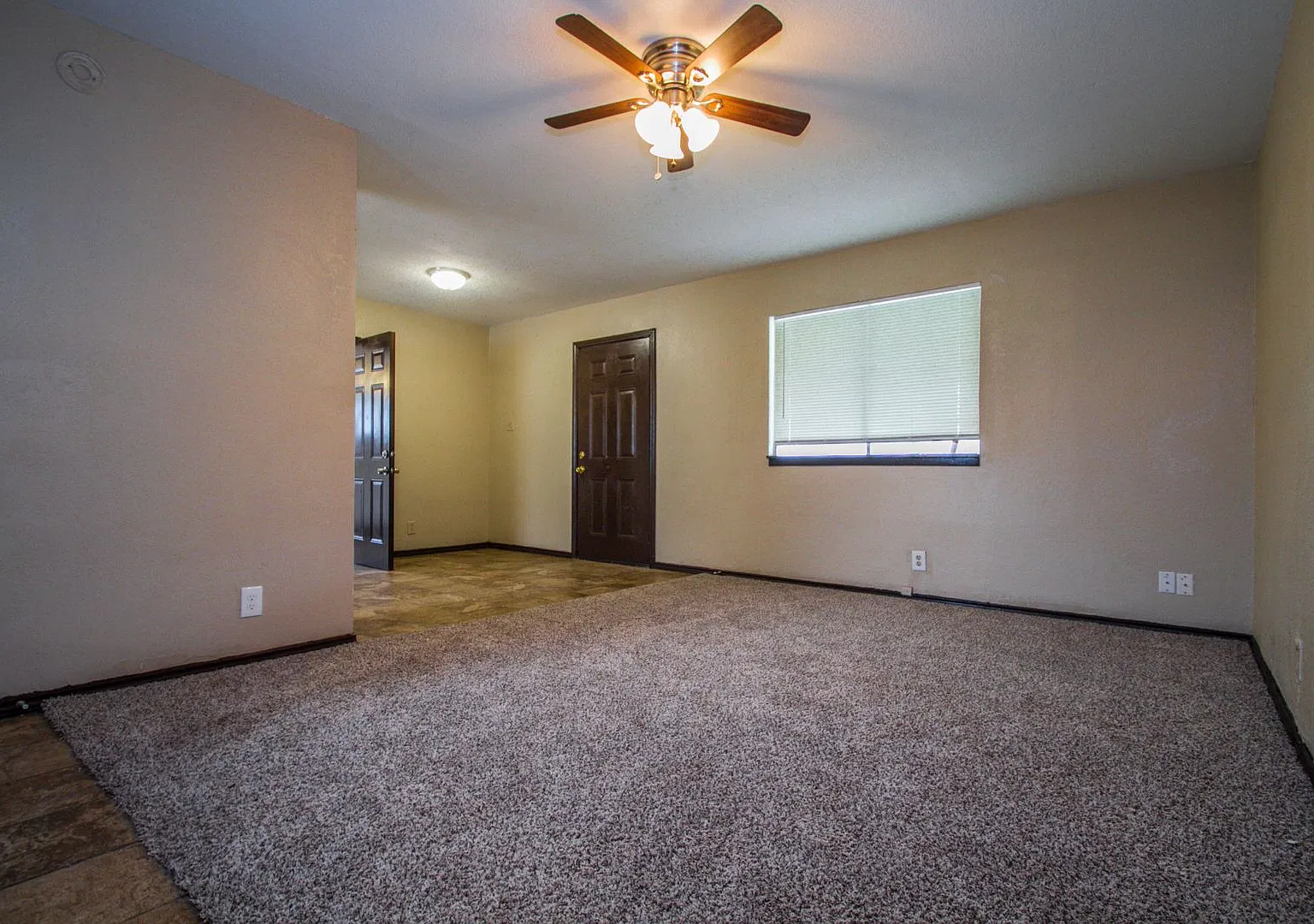 Your Family Home Near Dowtown — Photo 3