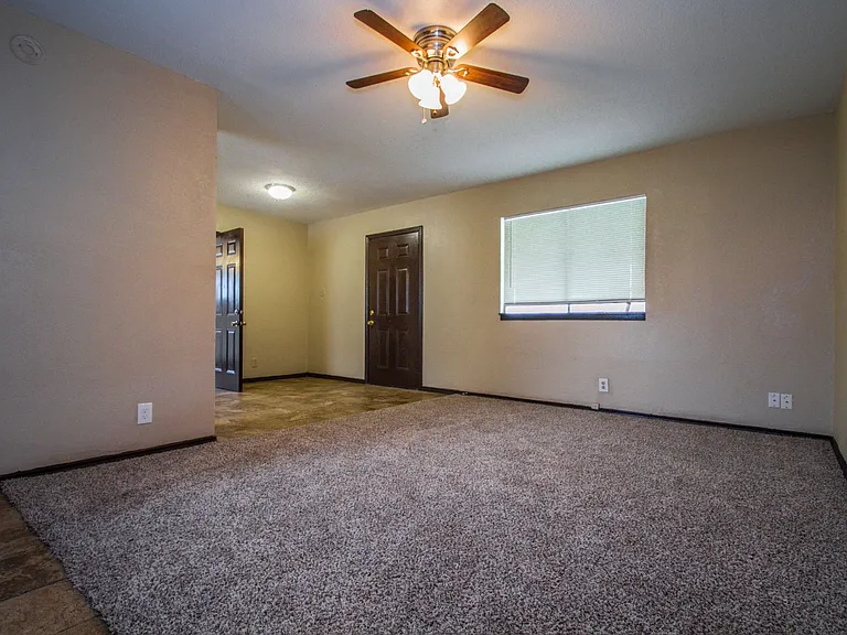 511 Jamaica Dr — Photo 19