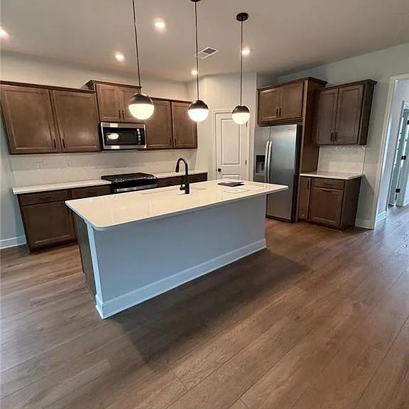 1690 Branch Creek Dr — Photo 2
