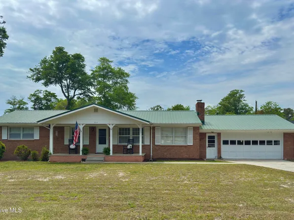 204 Dolphin Street, Cape Carteret, NC 28584