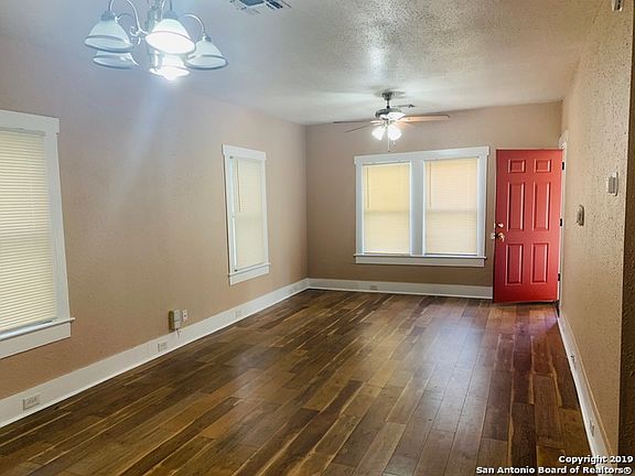 4th image of 506 E Whittier St