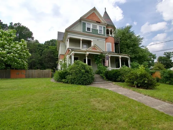 887 Main St, Holyoke, MA 01040