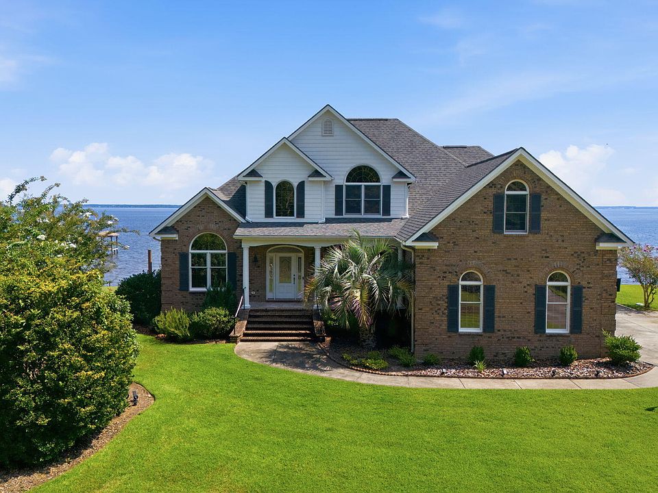 1st image of 927 Stately Pines Road
