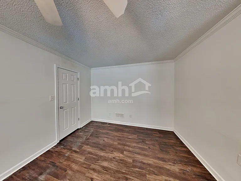 208 Mackenzie Ct — Photo 10
