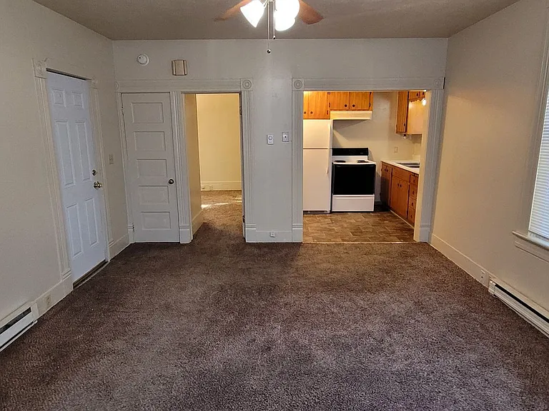 221 N Holly St — Photo 6
