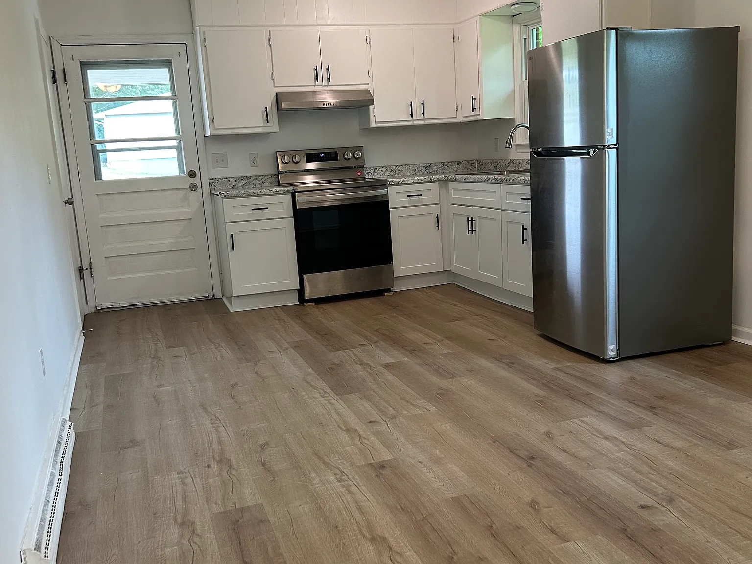2 bed, 950 sqft, $1,100 — Photo 1