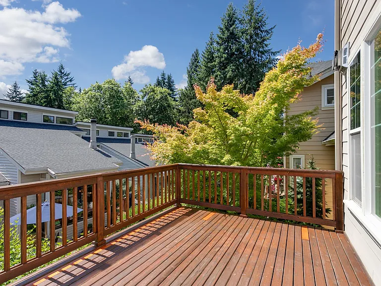 Large private deck and fenced yard!