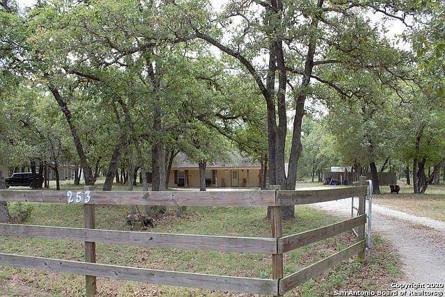 1st image of 253 Oak Hollow Dr