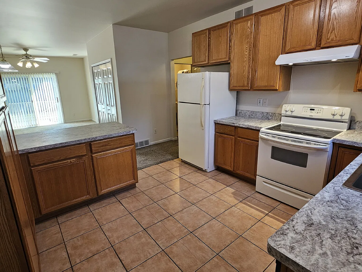 2 bed, 2.0 bath, 1000 sqft, $1,100 — Photo 2