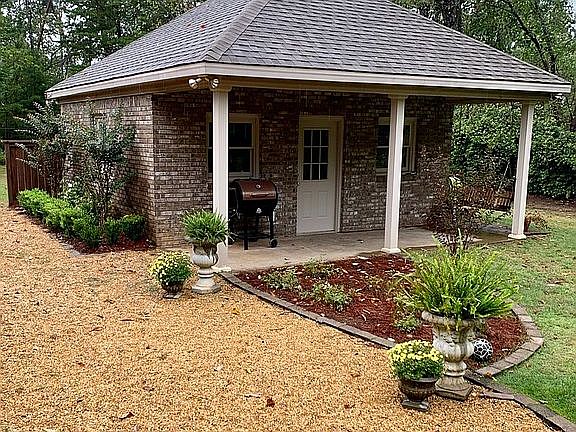 Detached Garage