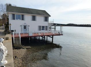 291 Riverside Dr, Tiverton, RI 02878