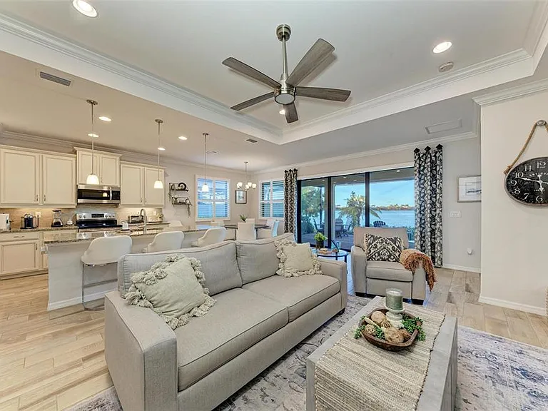 228 Maraviya Blvd — Photo 10