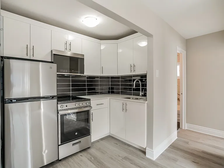 99 Cartier St — Photo 10