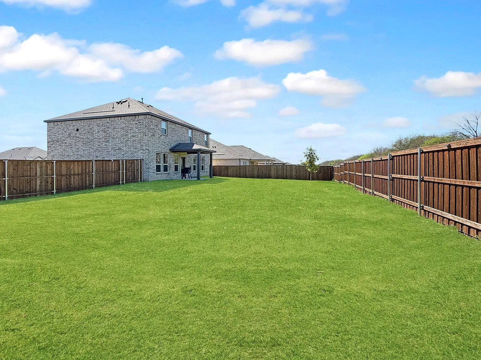 3 bed, 2.5 bath, 2800 sqft, $2,800 — Photo 3