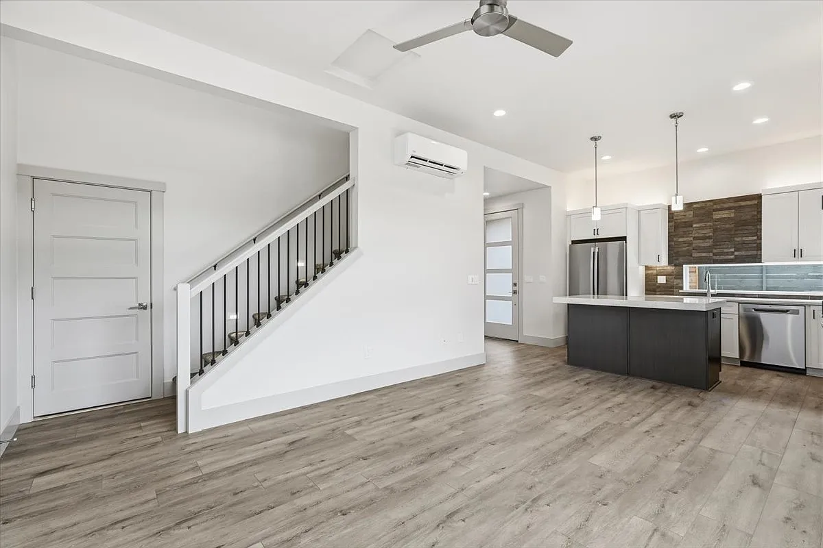 2 bed, 2.5 bath, 1120 sqft, $2,300 — Photo 4