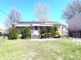 89 Oak Ln, Edison, NJ