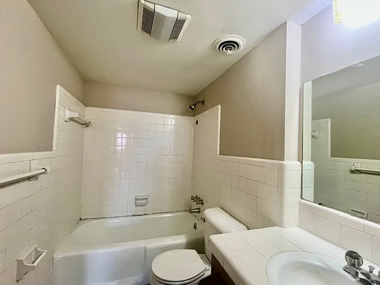 317 E 8th St SW — Photo 12