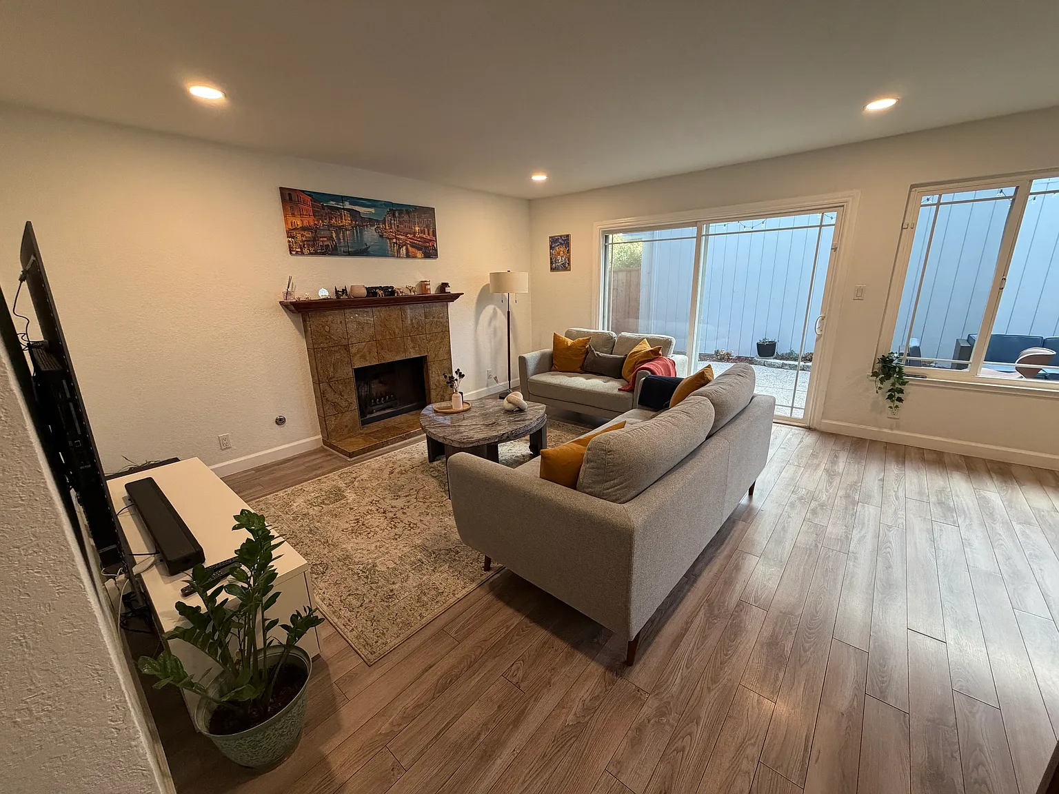4 bed, 2.5 bath, 1848 sqft, $4,900 — Photo 2