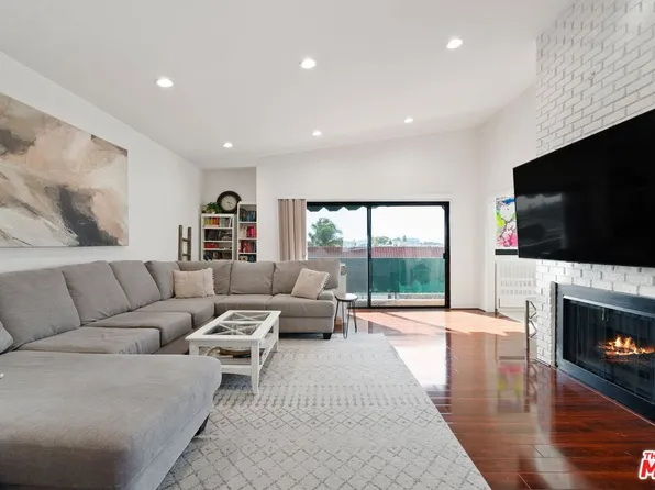 5416 Zelzah Ave APT 301, Encino, CA 91316