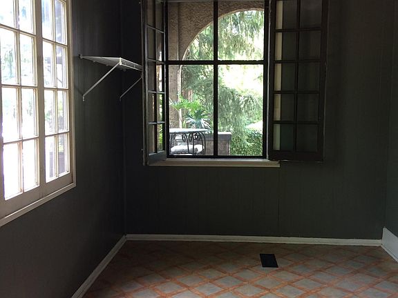 3rd image of 513 Putnam St #1