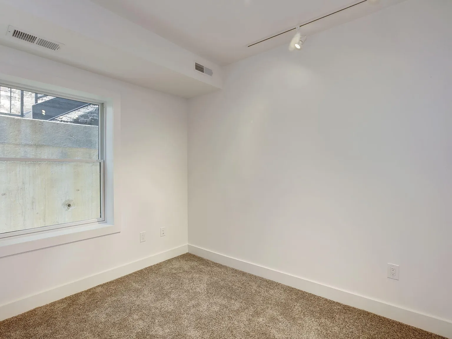 2 bed, $1,635 — Photo 4