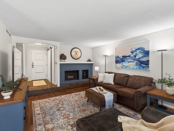 5th image of 6085 Lincoln Dr APT 225