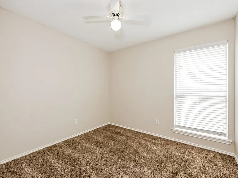 300 Stone Creek Blvd — Photo 13