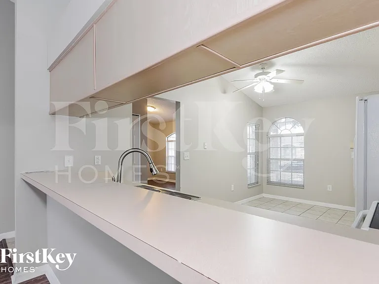 4705 Hunts Ct — Photo 6