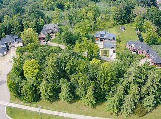 1607 Carriage Way, Rochester, MI 48307