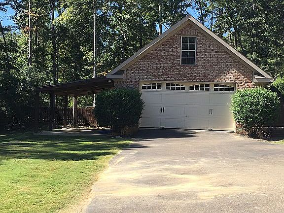 Detached Garage & Lean-to