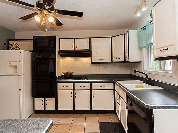 4th image of 411 Lynn Ct