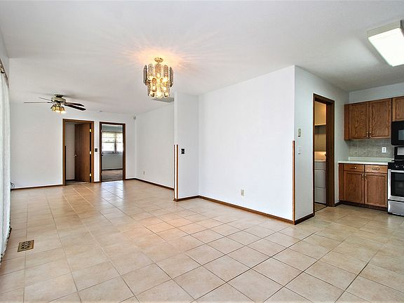 5th image of 131 Dartmouth Dr