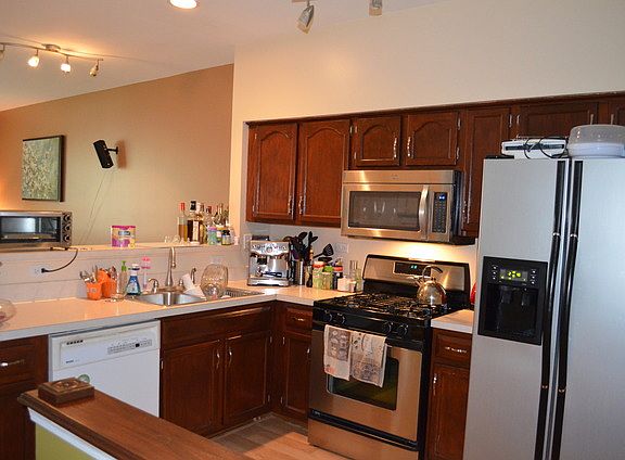 4th image of 228 Camel Bend Ct #2