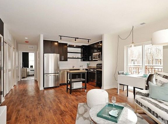 2nd image of 1809 W Argyle St #3