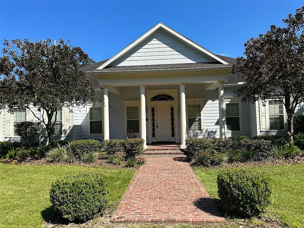 4 bed, 3.5 bath, 4345 sqft, $9,500 — Photo 1