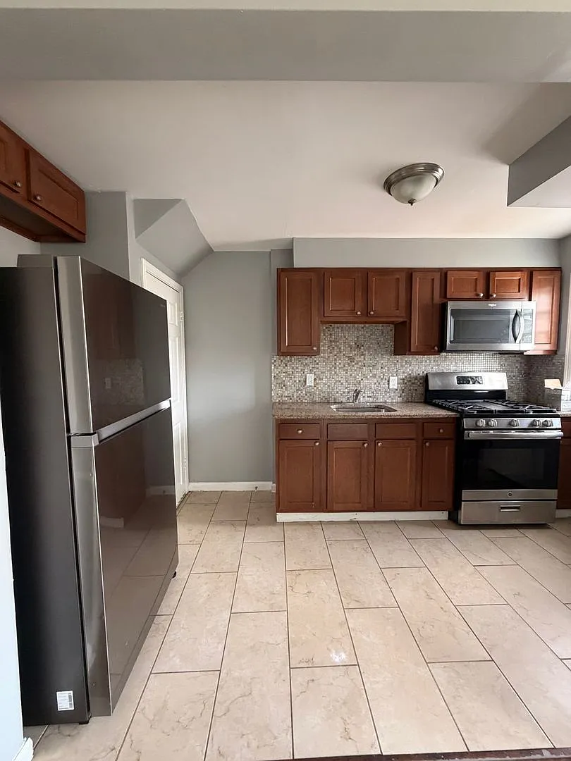 Graythorne Ave Coming Soon Sept 1st — Photo 4