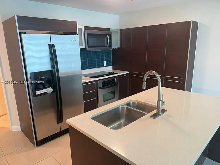 1900 N Bayshore Dr #1707 — Photo 4